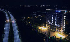 點滴www.桃色av嫩草.com